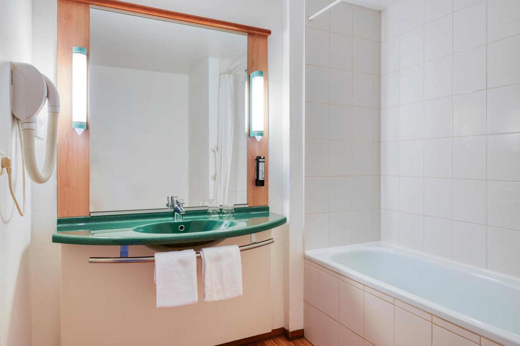 B&B Hotel Mons Gare Εξωτερικό φωτογραφία